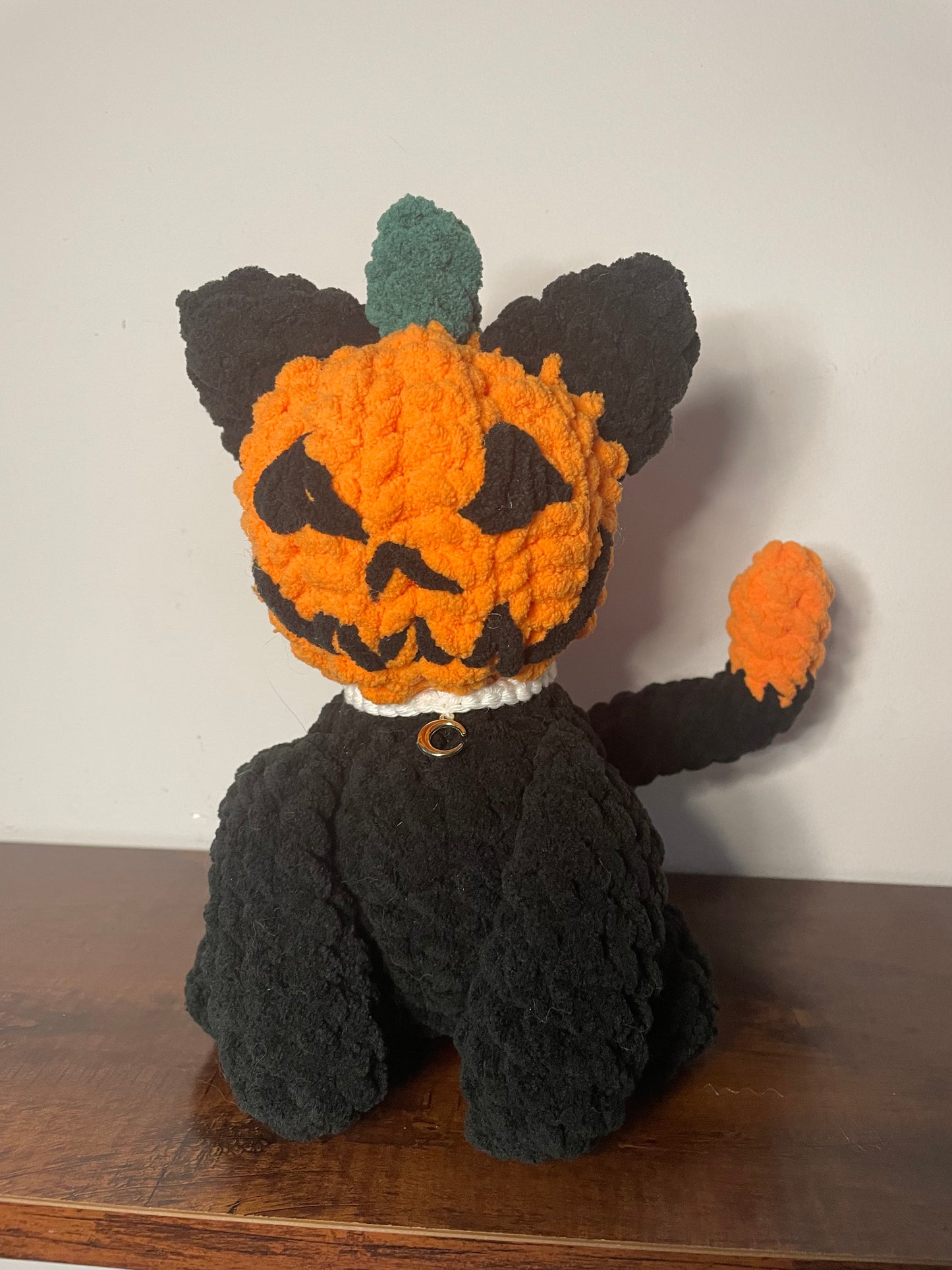 Crochet Jack-o-Lantern Kitty Plush with Glow Collar