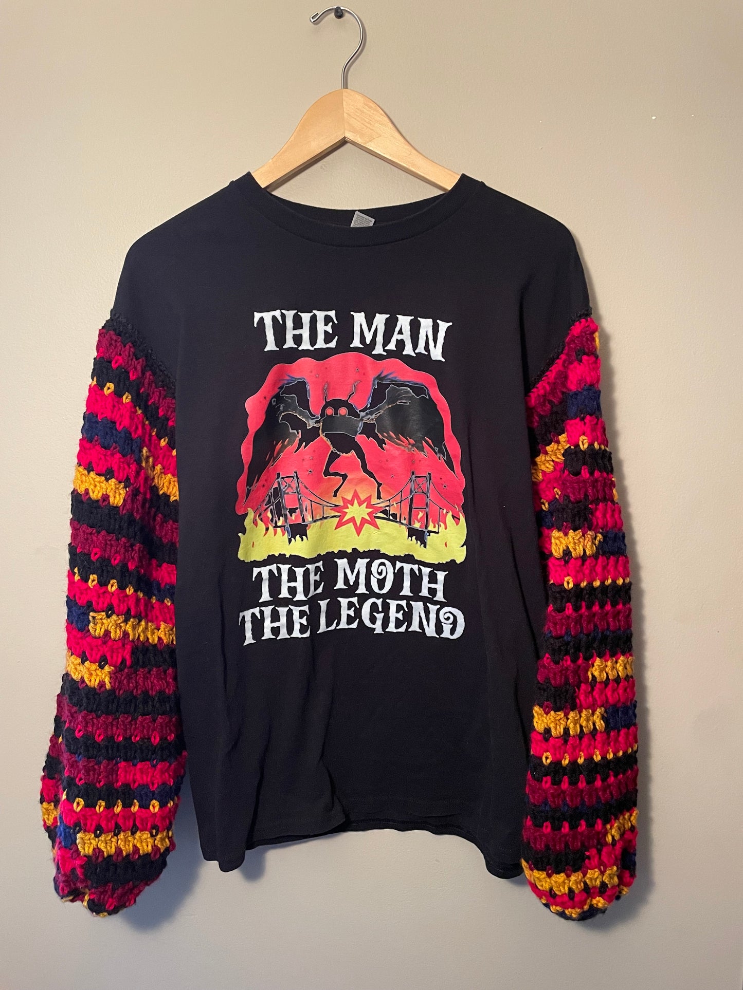Cryptid Thrifted Upcycled Man Moth Legend T-shirt Sweater Size Large