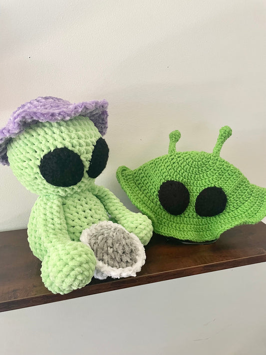 Crochet Alien Bucket Hat & Glow Plush Set