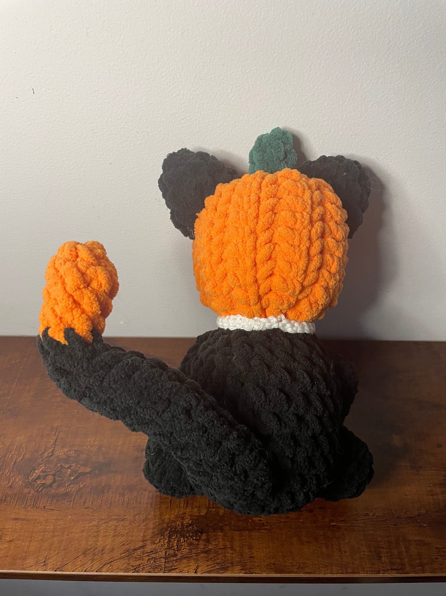 Crochet Jack-o-Lantern Kitty Plush with Glow Collar