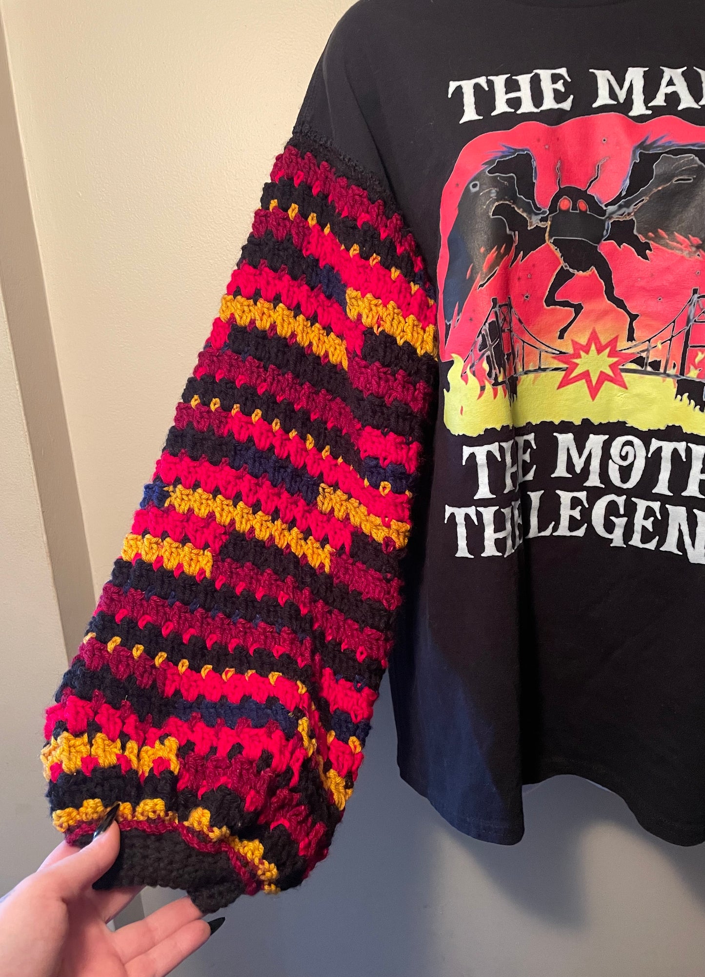 Cryptid Thrifted Upcycled Man Moth Legend T-shirt Sweater Size Large