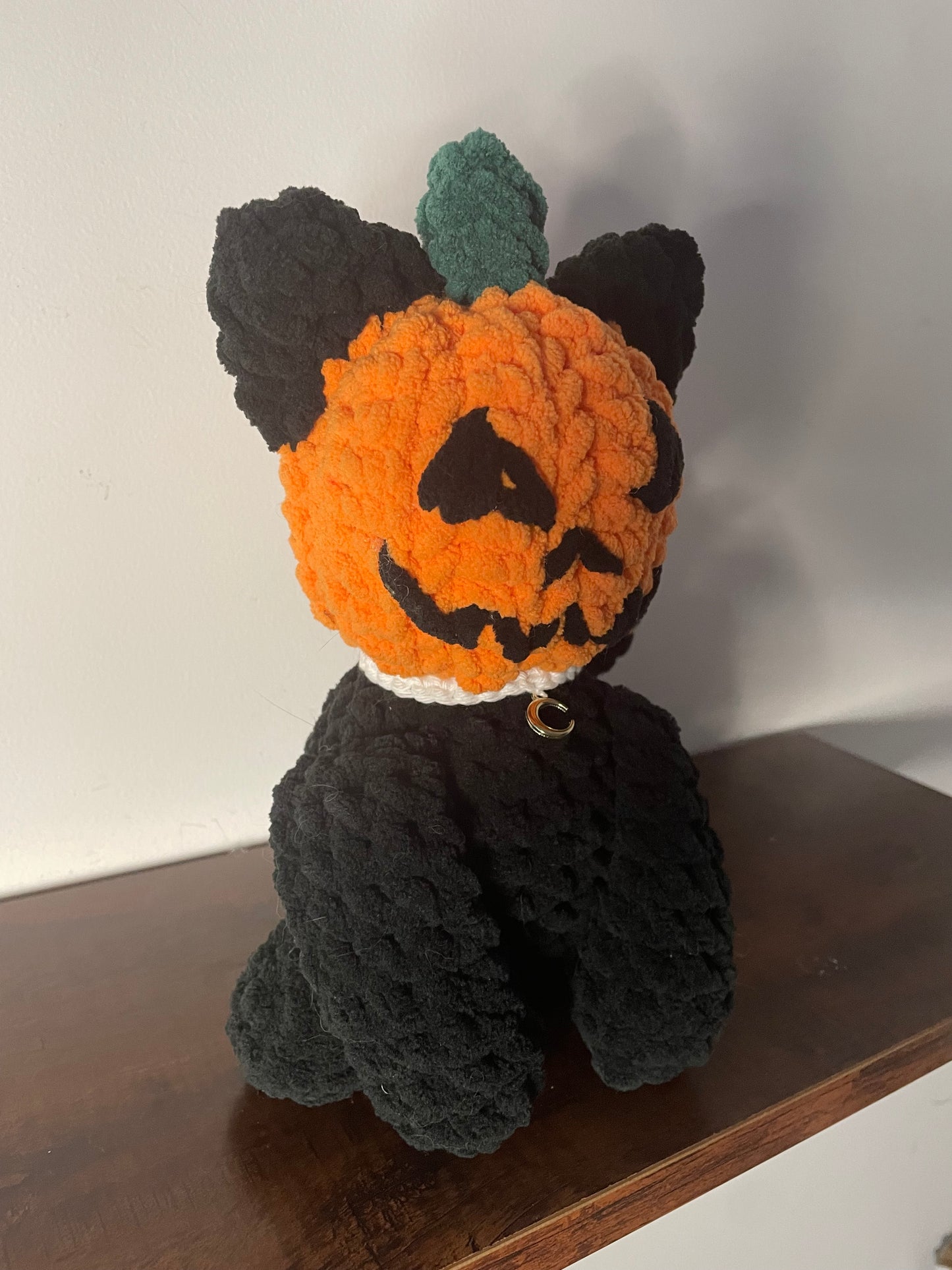 Crochet Jack-o-Lantern Kitty Plush with Glow Collar