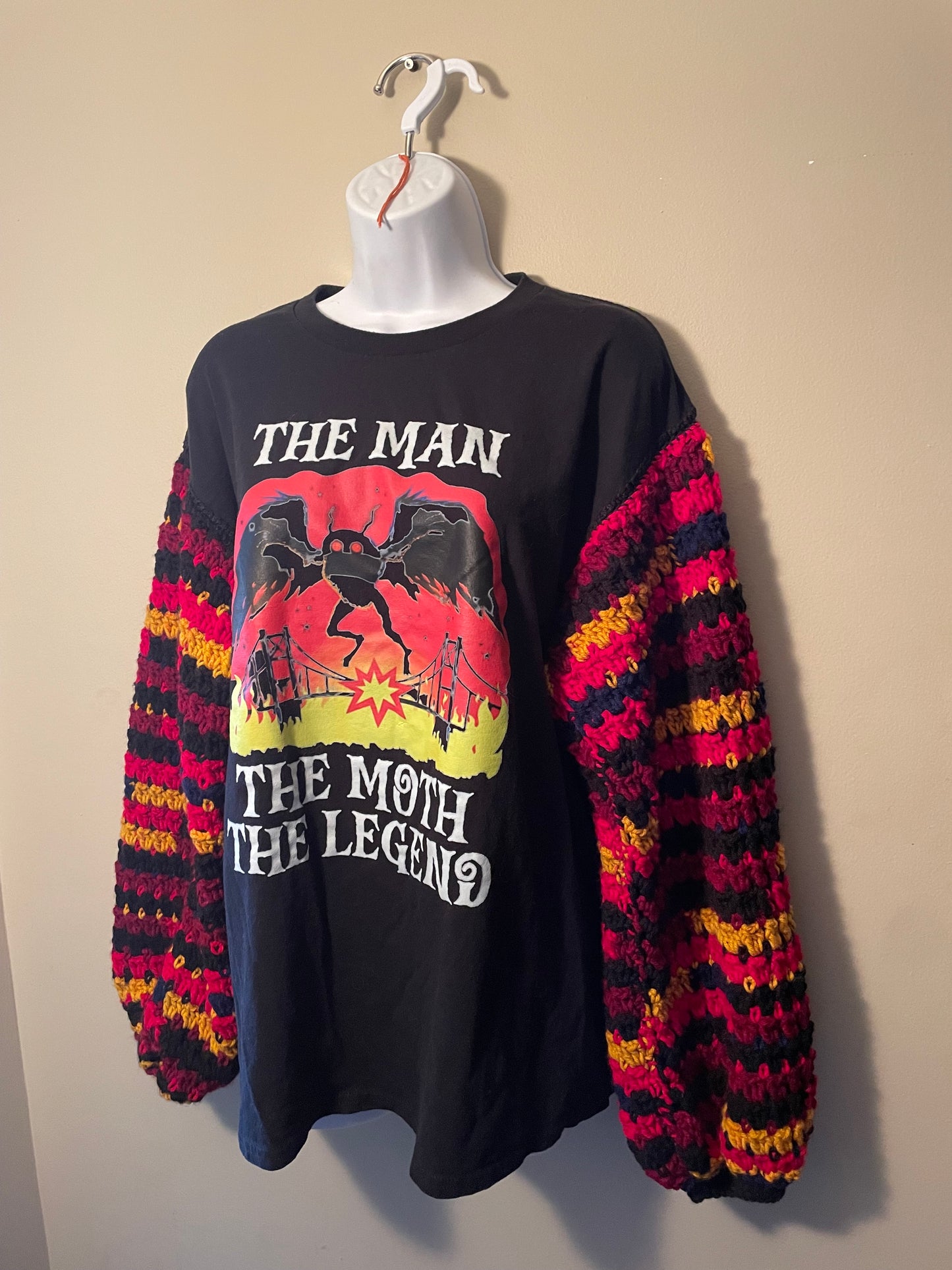 Cryptid Thrifted Upcycled Man Moth Legend T-shirt Sweater Size Large