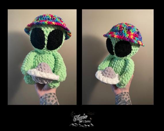 DIGITAL PDF DOWNLOAD* Crochet Pattern Alien with Hat and Ufo Amigurumi Plush